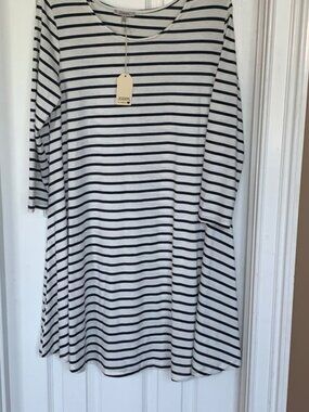 Ladies Jodifl Dress Black&White Boutique NWT Med.